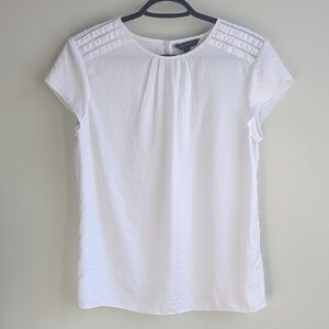 Banana Republic. White Blouse with Front Pleating. Size Small.